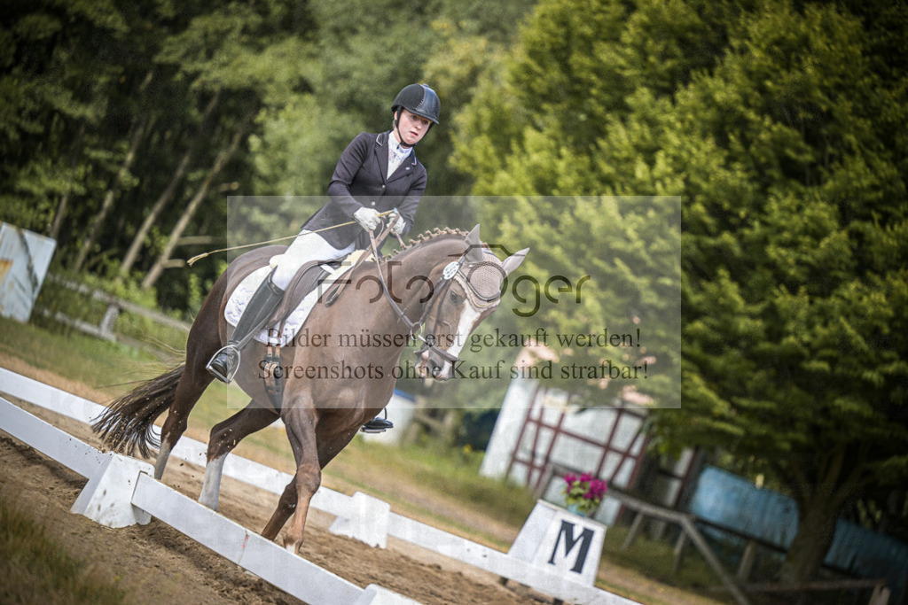 DOS_0033 | Entdecke hochwertige Reitturnierfotos von Foto Oger. Professionell, emotional und authentisch – jetzt Lieblingsmomente im Shop bestellen.Deutschlandweite Turnierfotografie. - Realisiert mit Pictrs.com