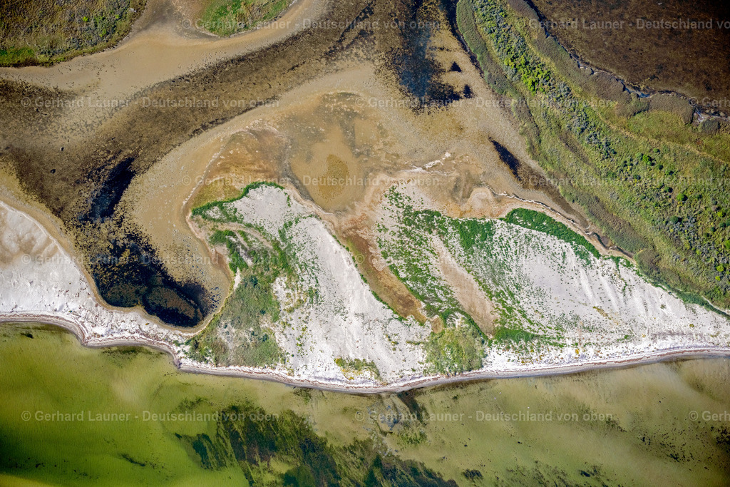 4061498 | INSEL HIDDENSEE 08.09.2021 Wasseroberfläche mit Sandbank "Hahnentiefschaar" an der Ostseeküste auf der Insel Hiddensee im Bundesland Mecklenburg-Vorpommern. // Water surface with sandbank at the seaside the Baltic Sea on the island Hiddensee in the state Mecklenburg - Western Pomerania. Foto: Gerhard Launer