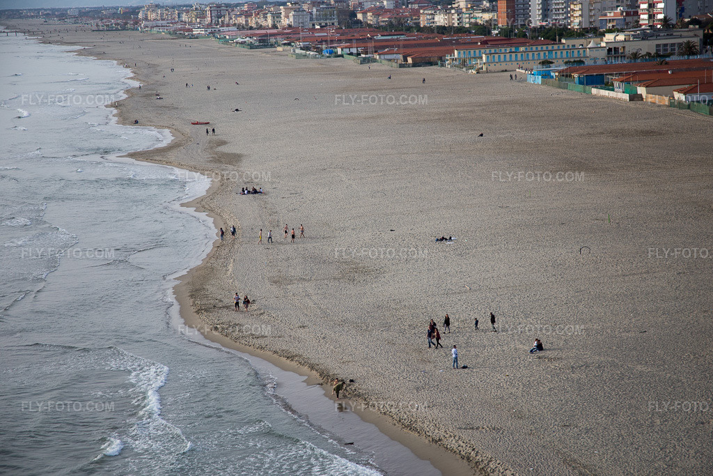 Aerial view: View of the town in Viareggio in the state Lucca, Italy. – Photo: IMG_087009.jpg taken on 04/03/2016 by Werner Riehm/FLY-FOTO.com – Resolution of the original: 5472 x 3648 px