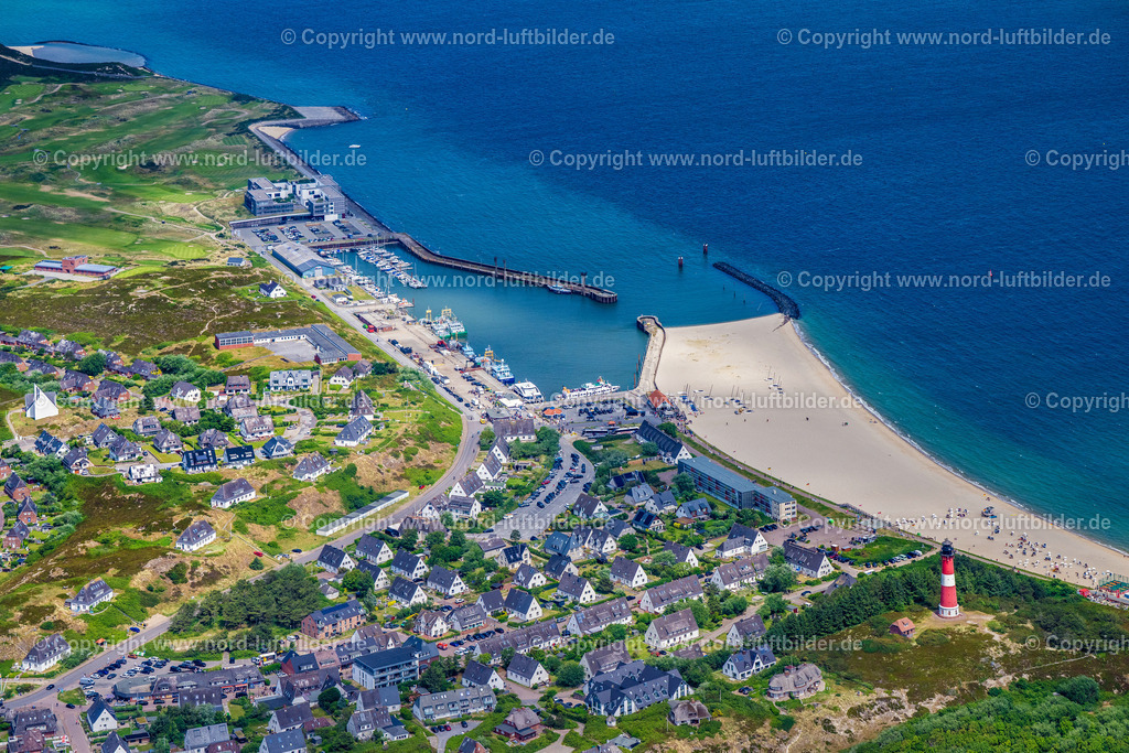 Sylt_Hörnum_Hafen_Leuchtturm_ELS_4019130625 | HöRNUM (SYLT) 13.06.2025 Hafenanlagen an der Meeres- Küste der Nordsee in Hörnum auf Sylt im Bundesland Schleswig-Holstein, Deutschland. // Port facilities on the seashore of the North Sea in Hoernum on Sylt in the state Schleswig-Holstein, Germany. Foto: Martin Elsen