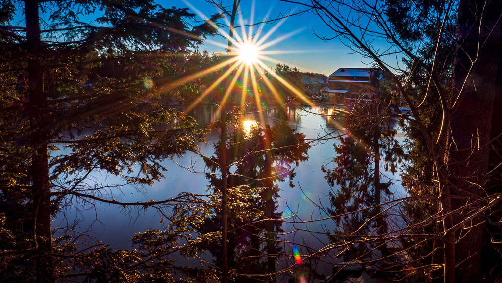 MPI_Sehenswürdigkeiten_0035 | Schöner Sonnenstern üer dem Mummelsee nach Sonnenaufgang - Realisiert mit Pictrs.com