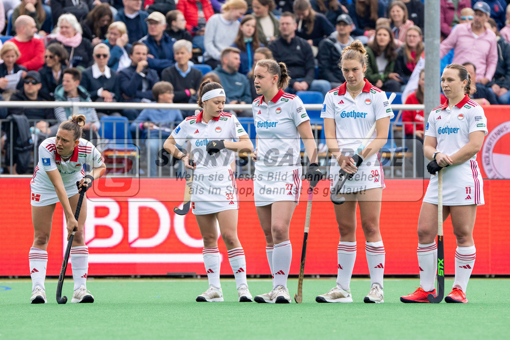 Final4_20240518-1316-0134 | Bonn, Deutschland, 18.05.2024: Emma Boermans (Rot-Weiss Koeln), Sophie Prumbaum (Rot-Weiss Koeln), Felicia Wiedermann (Rot-Weiss Koeln), Nike Lorenz (Rot-Weiss Koeln) in Aktion waehrend des Spiels der Deutsche Feldhockey-Meisterschaften 2024 zwischen Final 4 Damen Rot Weiss Köln - Mannheimer HC im Bonner THV am 18.05.2024 in Bonn, Deutschland. (Foto von Stephan Fehrmann)

Bonn, Germany, 18.05.2024: Emma Boermans (Rot-Weiss Koeln), Sophie Prumbaum (Rot-Weiss Koeln), Felicia Wiedermann (Rot-Weiss Koeln), Nike Lorenz (Rot-Weiss Koeln) in action during the game of Deutsche Feldhockey-Meisterschaften 2024 between Final 4 Damen Rot Weiss Köln - Mannheimer HC in Bonner THV at 18.05.2024 in Bonn, Deutschland. (Foto from Stephan Fehrmann)