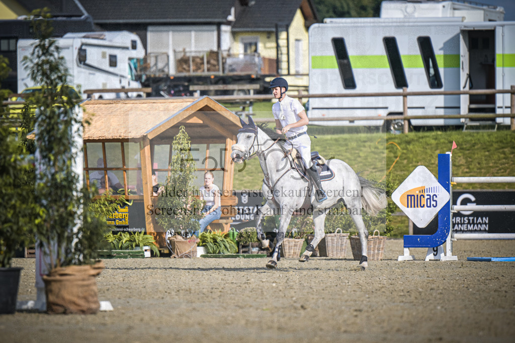 DOS_2596 | Entdecke hochwertige Reitturnierfotos von Foto Oger. Professionell, emotional und authentisch – jetzt Lieblingsmomente im Shop bestellen.Deutschlandweite Turnierfotografie. - Realisiert mit Pictrs.com