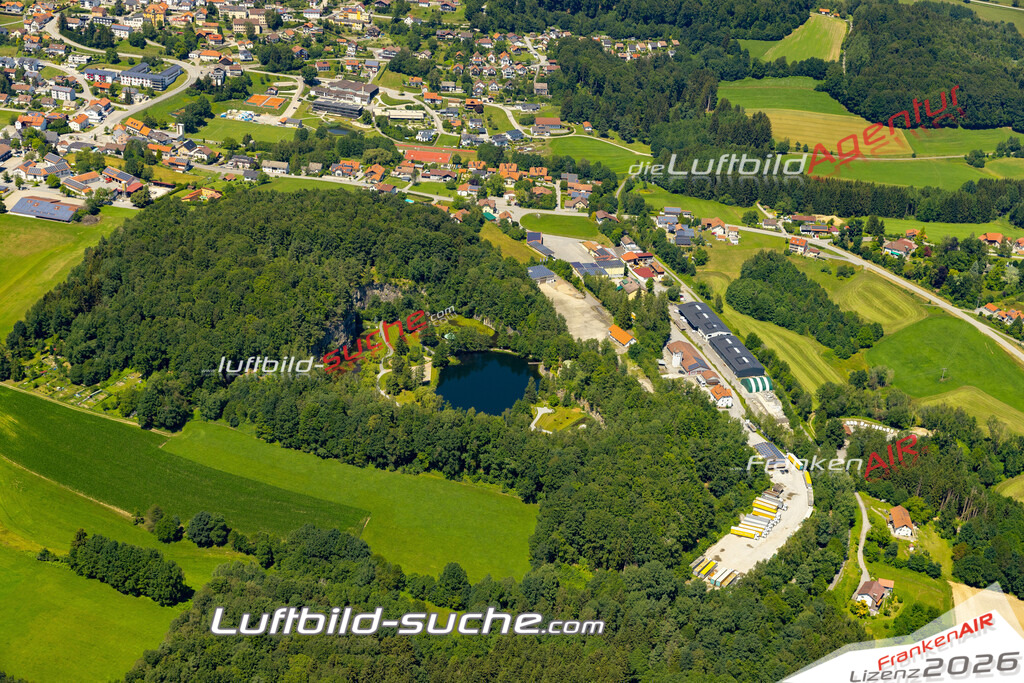 Aktuelles Luftbild von  Fürstenstein - Die Luftaufnahme wurde 2022 mittels UL-Flugzeug erstellt ( keine Drohne ) - hochauflösende Kamera-Systeme von  Canon -Beste Qualität - Für grossformatige Ausdrucke geeignet. Die Geschenkidee !