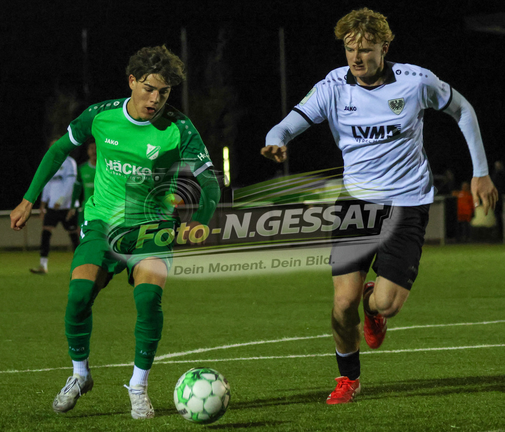 SV Rödinghausen - SC Preußen Münster | Auf dem Bild zu sehen: grün SV Rödinghausen: Piet Blanke ; weiß SC Preußen Münster: Malte VarelmannSV Rödinghausen, SC Preußen Münster, Saison 25/26, A-Jugend Westfalenpokal, Achtelfinale, U19, Deutschland - Realisiert mit Pictrs.com