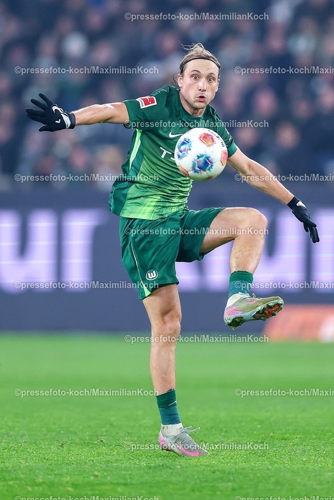 BMG13122502107 | 13.12.2025, Fußball, Borussia Mönchengladbach - VfL Wolfsburg, 1. Fußball Bundesliga, 14.Spieltag, Borussia-Park, Saison 2025 2026: Lovro Majer&nbsp;(VfL Wolfsburg #10)  DFB regulations prohibit any use of photographs as image sequences and or quasi-video.