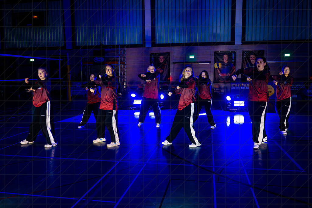 2. VBLF Nord 25/26 | Spiel 4029 | VC Osnabrück vs. SV Energie Cottbus | Halbzeitshow mit der new chapter dancecrew.//  15.11.25: 2. VBLF Nord 25/26 | Spiel 4029 | VC Osnabrück vs. SV Energie Cottbus / Osnabrück / Deutschland  //   CREDIT:www.bullenfotos.de, Martin König, Hörner Weg 40, D-49078 Osnabrück, +4917663732967 // Nutzung und Weitergabe nur zu den vereinbarten Zwecken. Presseanfragen an Ersteller. Alle Rechte beim Ersteller. Honorierung nach MFM. - Realisiert mit Pictrs.com