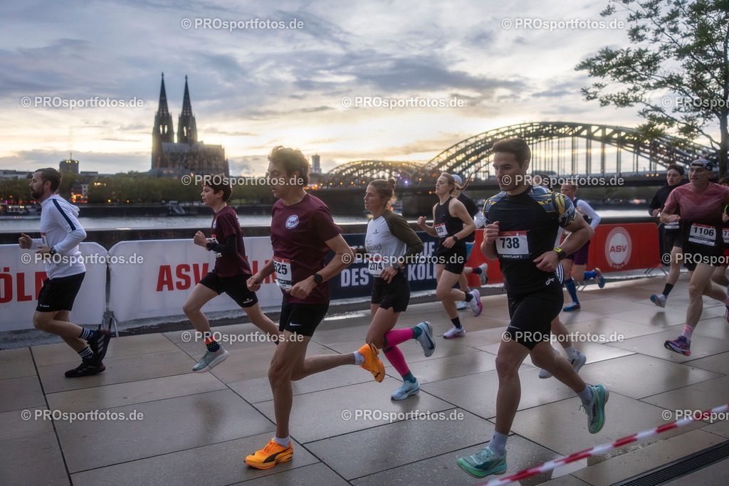 23. ASV Nachtlauf; Koeln, 13.05.26 | Impressionen vom 23. ASV Nachtlauf am 13.05.26 am Tanzbrunnen in Koeln. Foto: BEAUTIFUL SPORTS/Leah Kohring