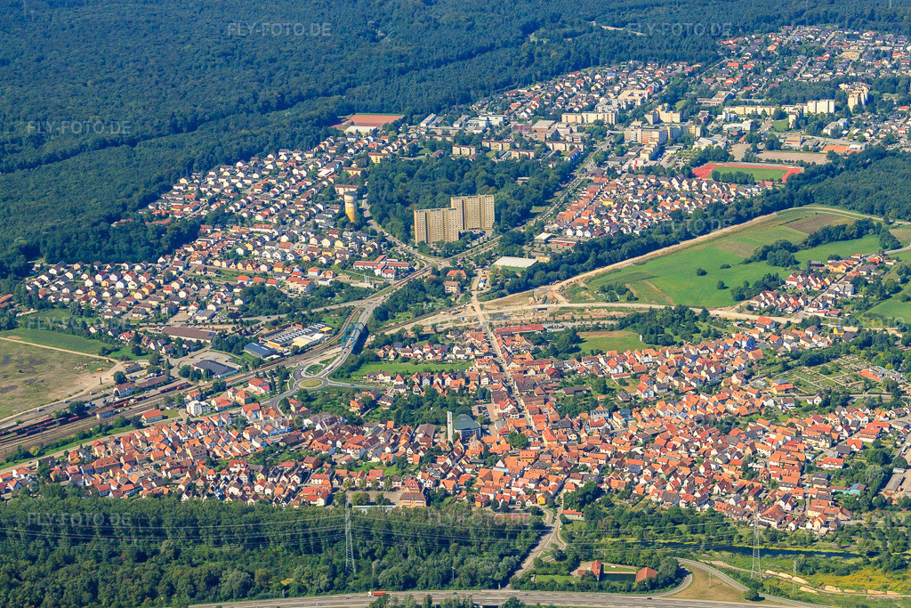 Luftbild: Stadtansicht von Osten in Wörth am Rhein im Bundesland Rheinland-Pfalz in Deutschland. Foto: IMG_32172.jpg vom 20.08.2010 durch Werner Riehm/FLY-FOTO.de