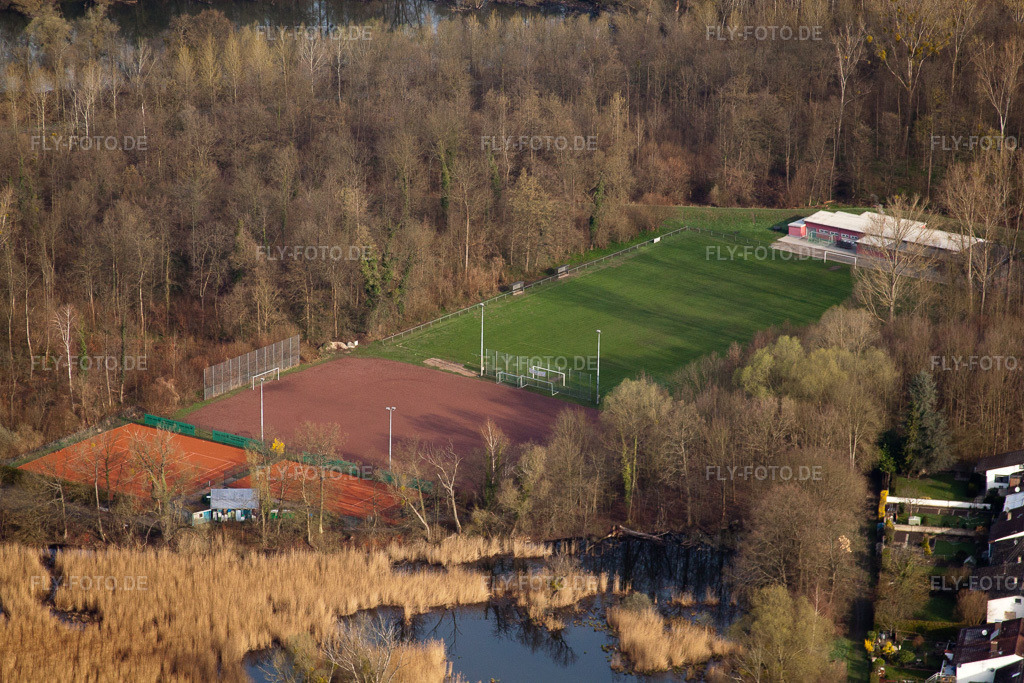 Luftbild: Fussballplatz und Tennisanlage im Ortsteil Neuburgweier in Rheinstetten im Bundesland Baden-Württemberg in Deutschland. Foto: IMG_25516.jpg vom 02.04.2010 durch Werner Riehm/FLY-FOTO.de