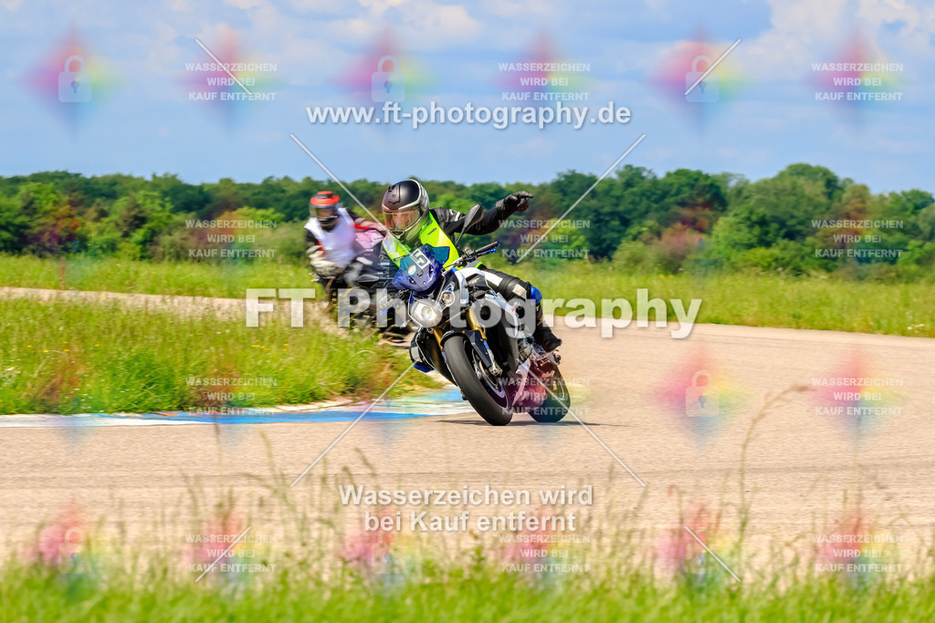 MotoTeam-0683 | Hier findet Ihr Bilder von Touristenfahrten auf der Nürburgring Nordschleife oder von anderen Veranstaltungen die ich besucht habe. Viel Spass beim Durch Schauen 