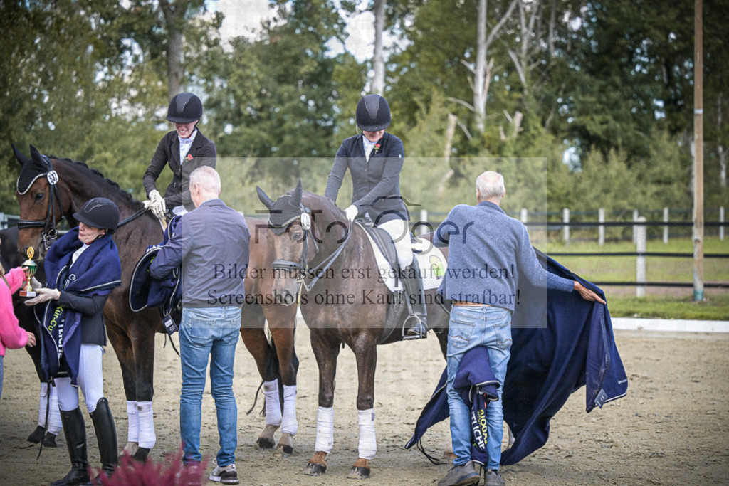 DOS_0018 | Entdecke hochwertige Reitturnierfotos von Foto Oger. Professionell, emotional und authentisch – jetzt Lieblingsmomente im Shop bestellen.Deutschlandweite Turnierfotografie. - Realisiert mit Pictrs.com