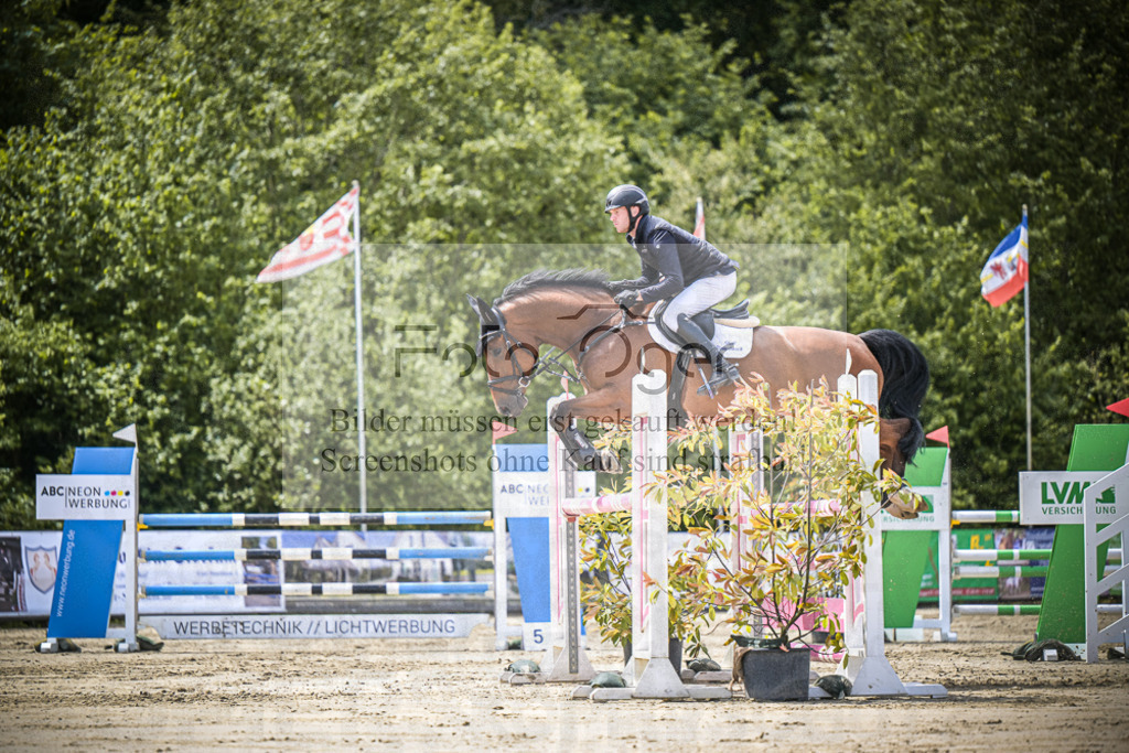 DOS_5839 | Entdecke hochwertige Reitturnierfotos von Foto Oger. Professionell, emotional und authentisch – jetzt Lieblingsmomente im Shop bestellen.Deutschlandweite Turnierfotografie. - Realisiert mit Pictrs.com