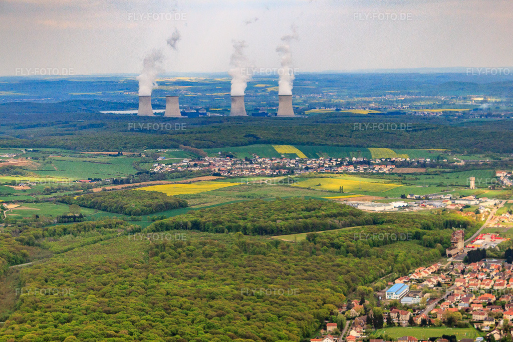 Luftbild: Ortschaften mit der CNPE - Centre Nucléaire de Production d'Électricite de Cattenom im Osten in Entrange im Bundesland Moselle in Frankreich. – Foto: IMG_39700.jpg vom 16.04.2011 durch Werner Riehm/FLY-FOTO.de – Auflösung des Originals: 4584 x 3056 px