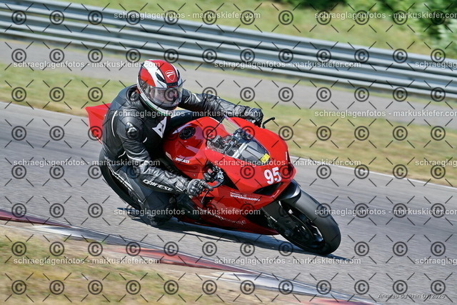 25bt04-0384 | markuskiefer.com - Realisiert mit Pictrs.com
