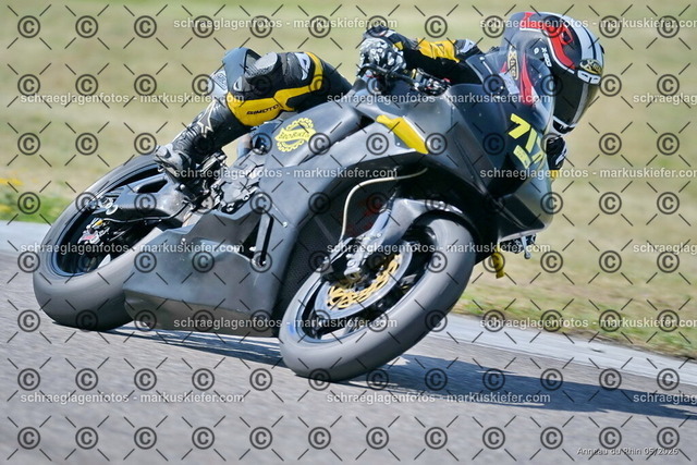 26BT02-0503 | markuskiefer.com - Realisiert mit Pictrs.com
