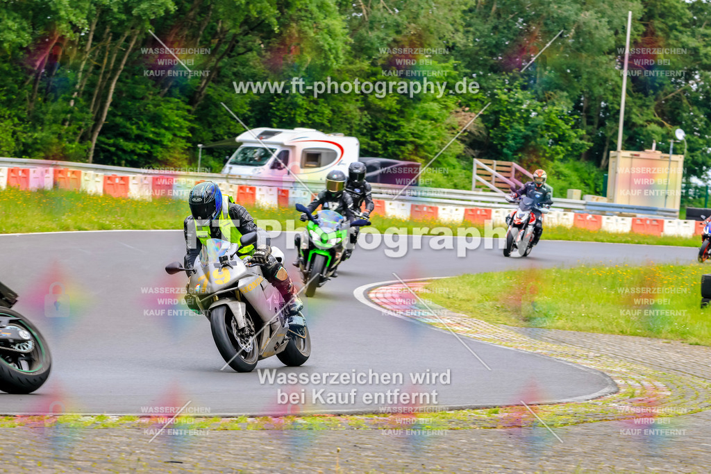 VBK-7876 | Hier findet Ihr Bilder von Touristenfahrten auf der Nürburgring Nordschleife oder von anderen Veranstaltungen die ich besucht habe. Viel Spass beim Durch Schauen 