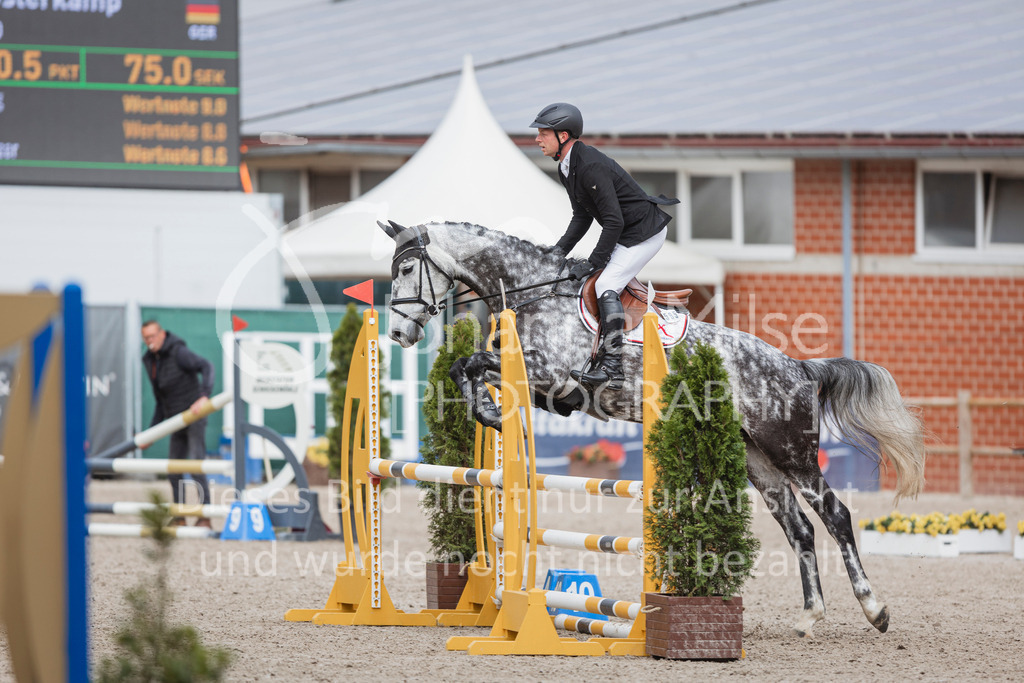 250506_Mühlen_SprPf-A2-268 | Deine schönsten Turniermomente als professionelle Fotos! Entdecke hochwertige Pferdesport-Fotografie im Online-Shop. Jetzt Fotos finden & bestellen!