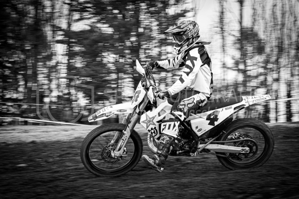 Motocross Schlatt bei Winterthur - 30. April 2023 | #4 Balzer Monika aus Amden (CH) auf Husqvarna 250 in der Kategorie Swiss MX Women Cup am Motocross Schlatt bei Winterthur, 30. April 2023. 
Instagram: @mx_schlatt | @mc_wila | @sam_schweiz
Bild: Sportfotografie Markus Aeschimann | www.markus-aeschimann.ch - Realisiert mit Pictrs.com