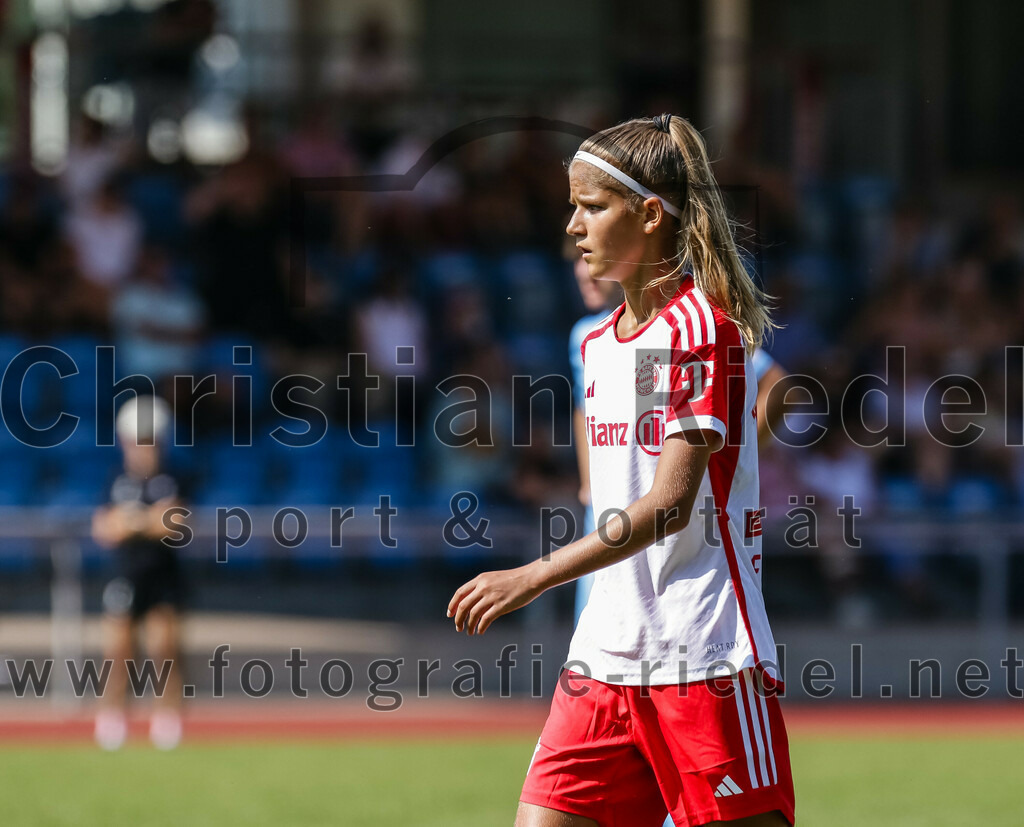2023-09-09_097_FC_Bayern_Muenchen_gegen_SC_Freiburg | Aschheim, Deutschland, 09.09.2023:
Fußball, B-Juniorinnen-Bundesliga Süd 2023 / 2024, 1. Spieltag, FC Bayern München gegen SC Freiburg, Endergebnis: 4:0

Foto: Christian Riedel / fotografie-riedel.net