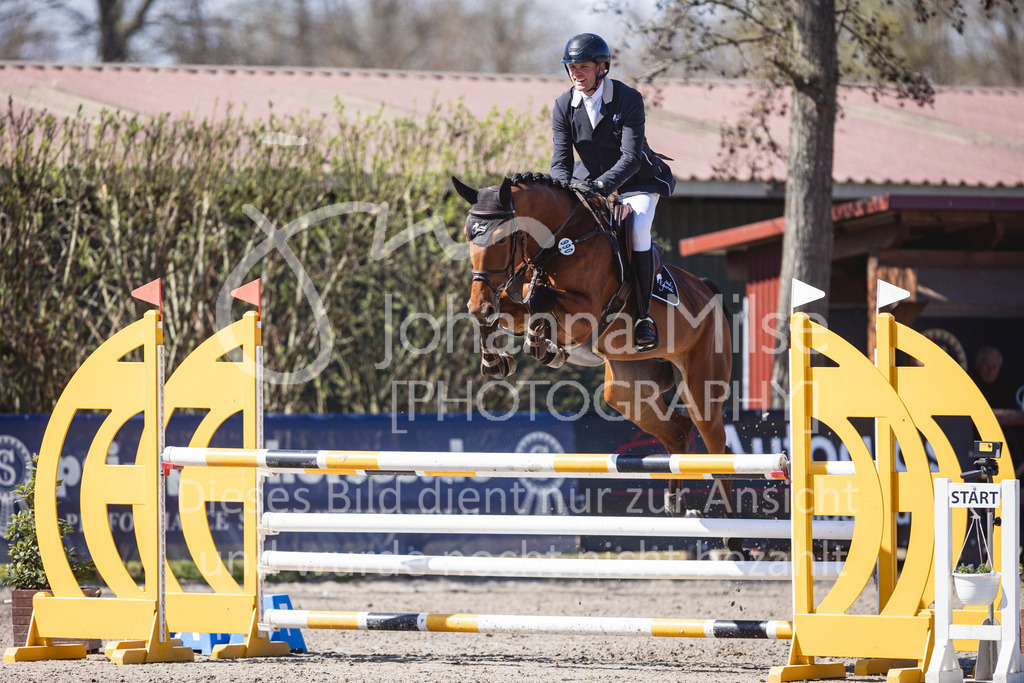250408_Mühlen_SprPf-L-358 | Deine schönsten Turniermomente als professionelle Fotos! Entdecke hochwertige Pferdesport-Fotografie im Online-Shop. Jetzt Fotos finden & bestellen!