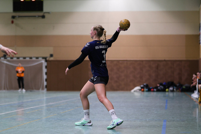 Handball I Damen I Saison 2025-2026 I Verbandsliga Süd I HSG Kalkberg 06 - MTV Dänischenhagen I 14.12.2025.176 | Franziska Hänisch (3, HSG Kalkberg 06) - Realisiert mit Pictrs.com