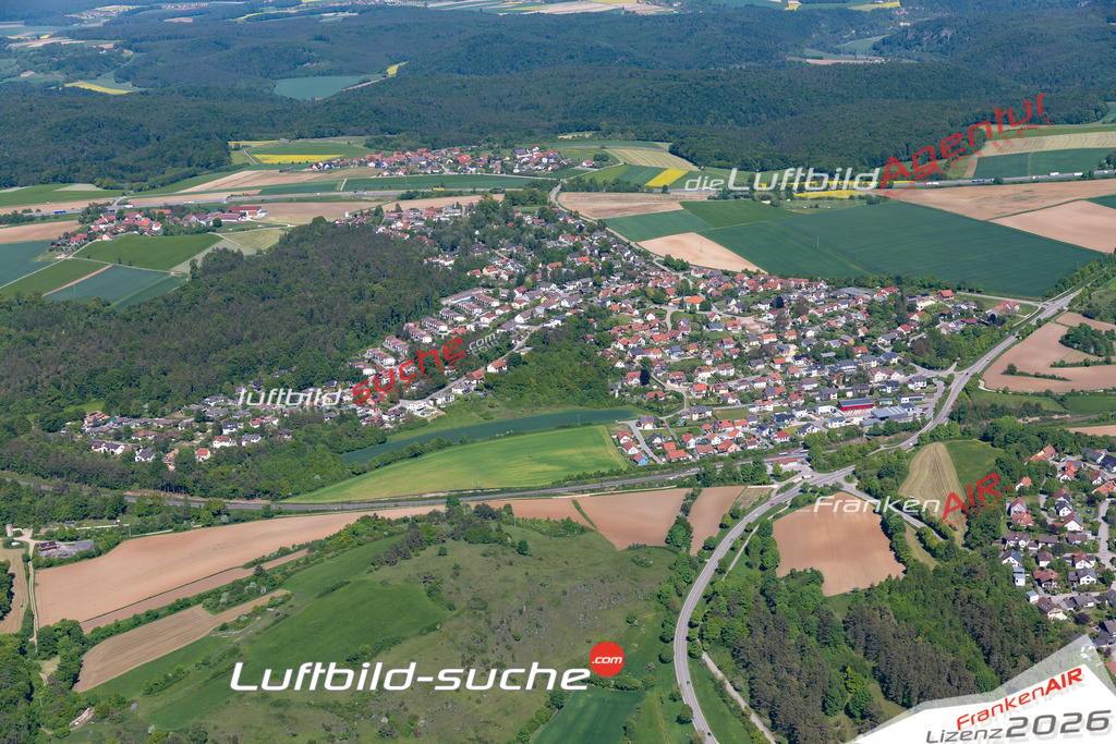 Das Luftbild der Stadt Deuerling wurde 2021 vom Flugzeug heraus erstellt (keine Drohne) Aufnahmehöhe ca.450 Meter- hohe Bildauflösung und Druck-Qualität garantiert!