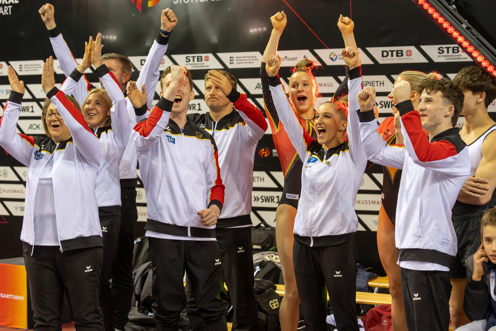 Stuttgart: DTB-Pokal 2026, Mixed-Cup | Stuttgart: DTB-Pokal 2026, Mixed-Cup***Große Freude beim deutschen Team nach dem Sieg im Finale gegen die Schweiz - Realisiert mit Pictrs.com