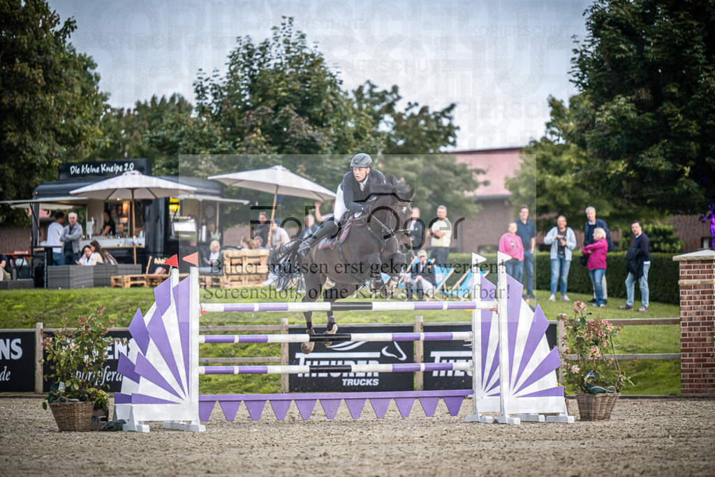 DOS_8019 | Entdecke hochwertige Reitturnierfotos von Foto Oger. Professionell, emotional und authentisch – jetzt Lieblingsmomente im Shop bestellen.Deutschlandweite Turnierfotografie. - Realisiert mit Pictrs.com