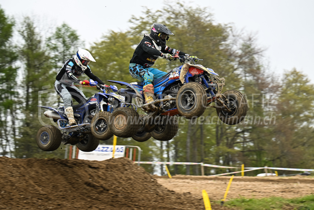 Motocross Schlatt bei Winterthur - 30. April 2023 | #123 Cruz Marcelo aus Langenthal (CH) auf 450 Ccm (vorne) und #295 Luethi Robin aus Altendorf (CH) auf Yamaha in der Kategorie Quad am Motocross Schlatt bei Winterthur, 30. April 2023. 
Instagram: @mx_schlatt | @mc_wila | @sam_schweiz
Bild: Sportfotografie Markus Aeschimann | www.markus-aeschimann.ch - Realisiert mit Pictrs.com