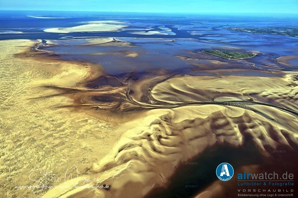 Halligen-Inseln-Weltnaturerbe-Wattenmeer-Mai-23-airwatch-wagner-240A3121 | Entdecken Sie atemberaubende Luftbilder und Fotografien auf airwatch.de - Tauchen Sie ein in eine Welt voller faszinierender Aufnahmen aus der Vogelperspektive.