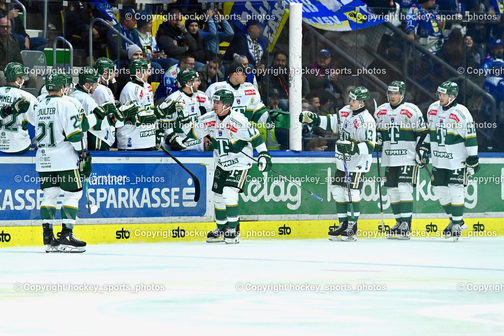 EC IDM WÄRMEPUMPEN VSV vs. FTC-TELEKOM JÉGKORONG | Jubel FTC-TELEKOM JÉGKORONG Mannschaft, #21 Tyler Coulter FTC-Telekom, #17 András Mihalik FTC-Telekom, #13 Krisztián Nagy FTC-Telekom, #22 Milan Horvath FTC-Telekom, #52 Rasmus Bengtsson FTC-Telekom, EC IDM WÄRMEPUMPEN VSV vs. FTC-TELEKOM JÉGKORONG, EC IDM WÄRMEPUMPEN VSV vs. FTC-TELEKOM JÉGKORONG am 19.10.2025 in Villach (Stadthalle Villach), Austria, (Photo by Bernd Stefan)