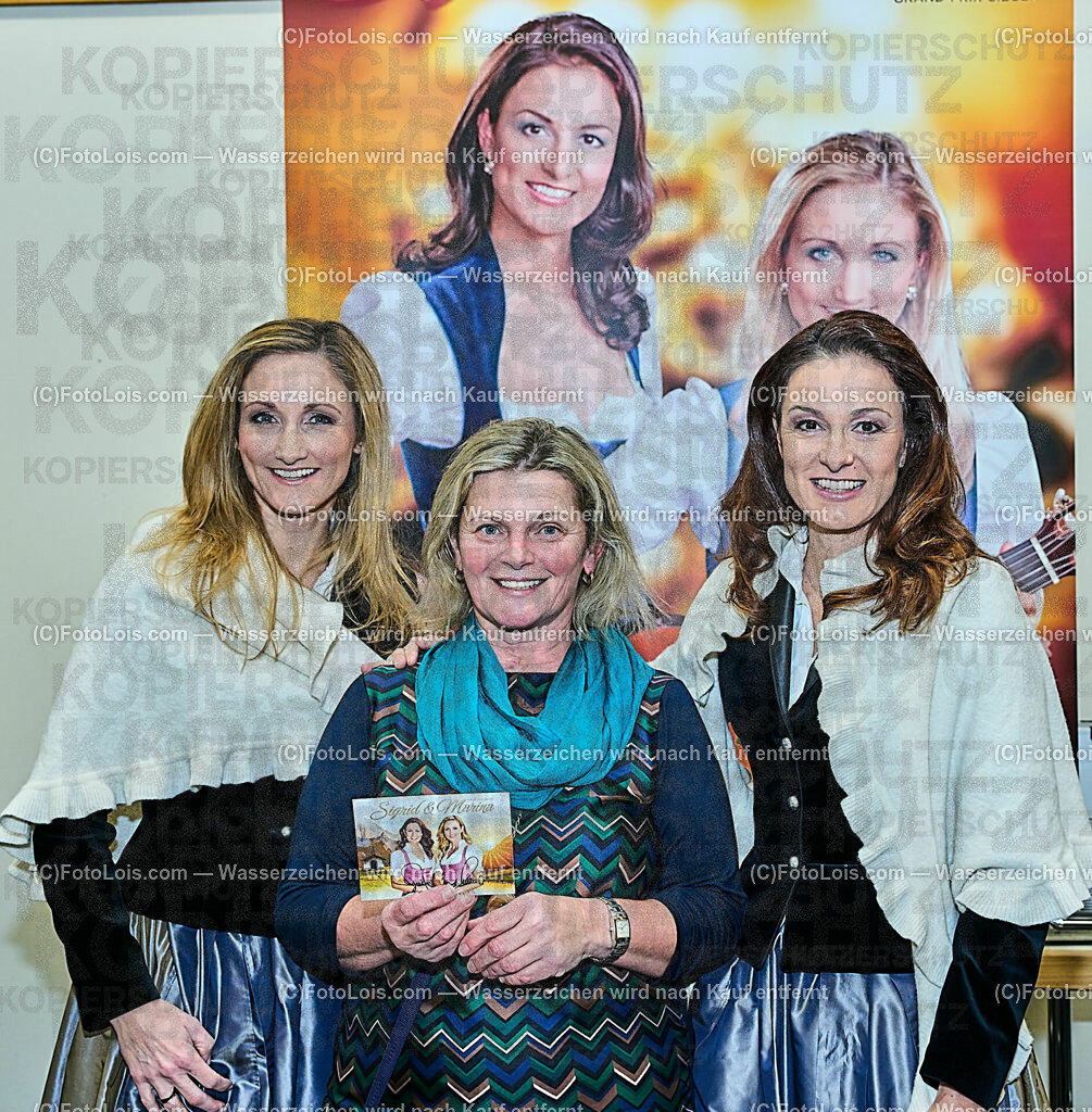 ALP9858_STAR-WEIHNACHT_NV-Forum_Sigrid-Marina | (C)FotoLois.com, Alois Spandl, Volkstümliche STAR-WEIHNACHT MIT Sigrid &amp; Marina, NOCKIS, Andy Borg und Die Edlseer im NV-Forum Wieselburg, So 18. Dez. Dezember 2022.