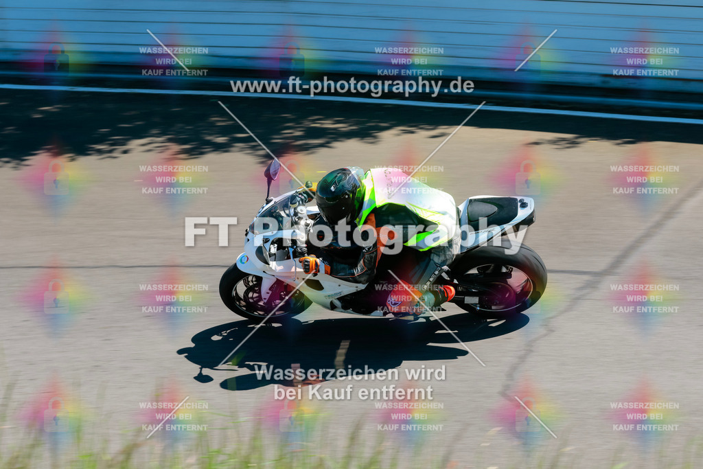 Moto-TeamOBK-22169 | Hier findet Ihr Bilder von Touristenfahrten auf der Nürburgring Nordschleife oder von anderen Veranstaltungen die ich besucht habe. Viel Spass beim Durch Schauen 