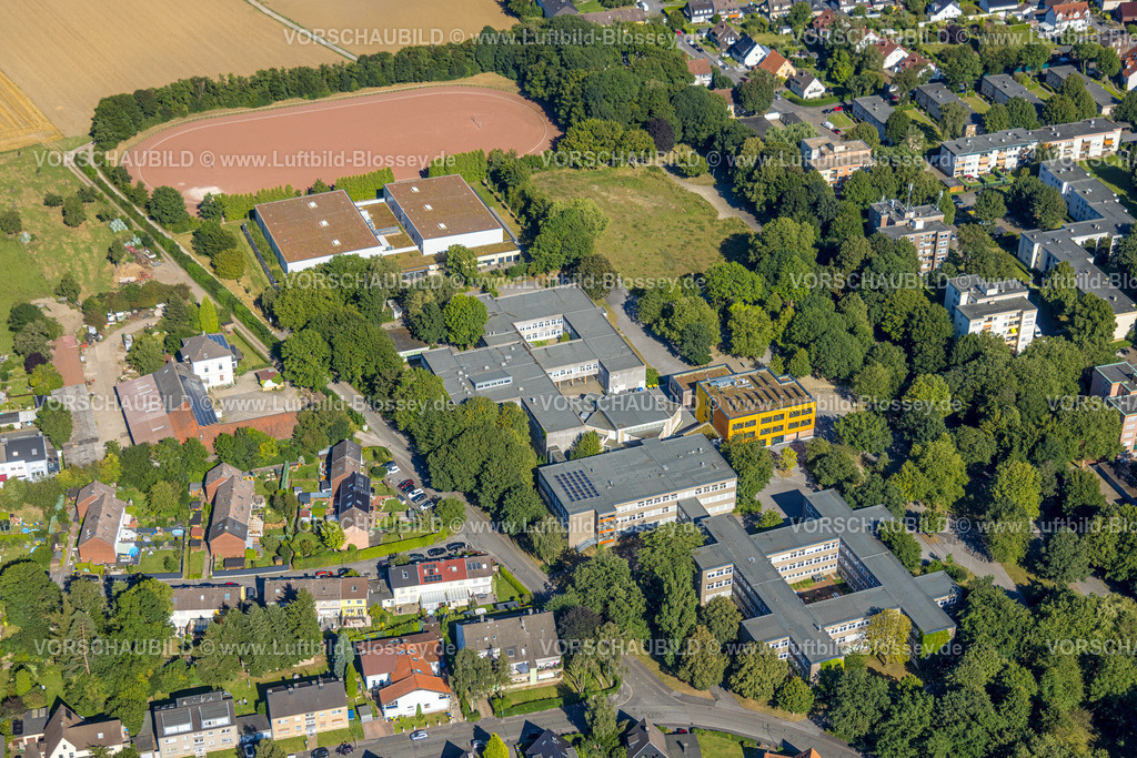 Dortmund240804507 | Luftbild, Geschwister-Scholl-Gesamtschule und Sportplatz, Wohngebiet, Brackel, Dortmund, Ruhrgebiet, Nordrhein-Westfalen, Deutschland