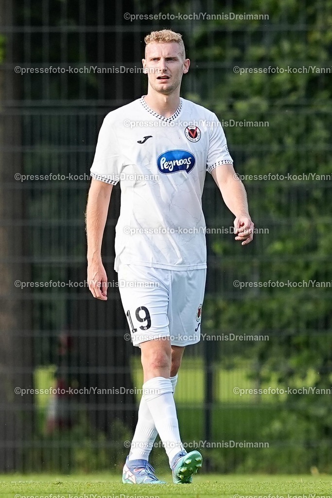 xYDR04072501041 | 04.07.2025, xydrx, Fußball, FC Viktoria Köln - SC Wiedenbrück, Testspiel, Trainingsplatz Pohlstadtsweg: Meiko Sponsel (Viktoria Köln #19)