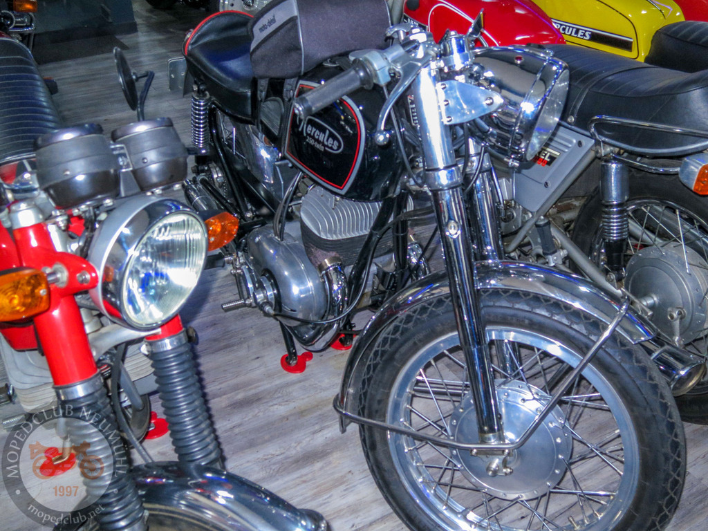 MopedmuseumNeumühl_151023_041 | Bildergalerie von Sport-Ereignissen aber auch von weiteren spannenden Dingen - nicht nur vom Niederrhein. In Anlehnung an den bekannten Spruch von Hanns Dieter Hüsch heißt das Motto: "Niederrhein ist überall".  - Realisiert mit Pictrs.com