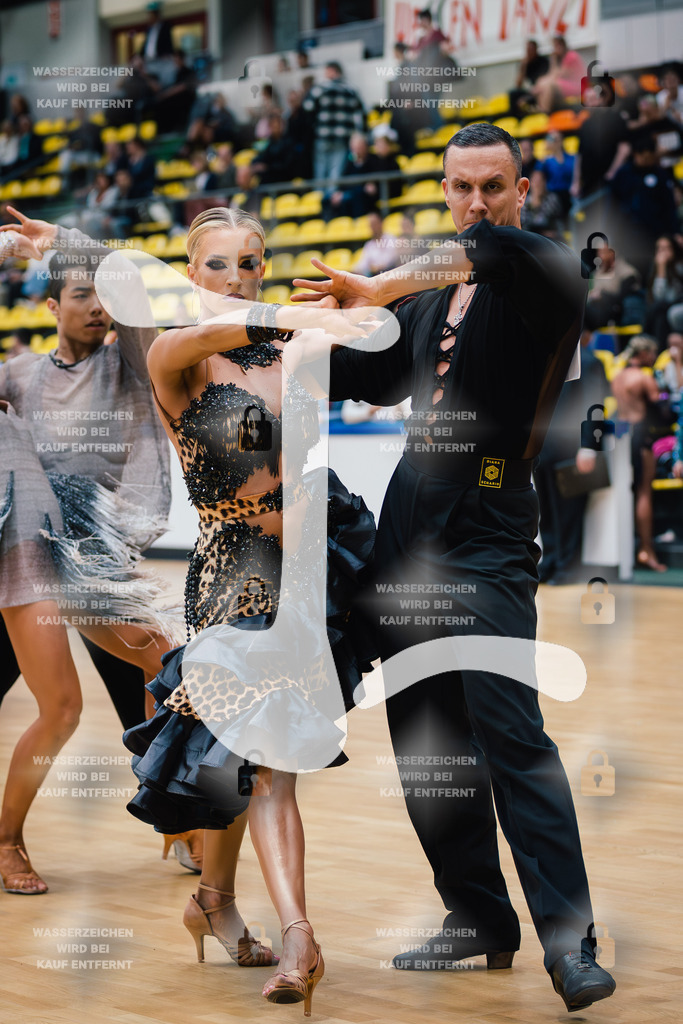 Hessen Tanzt WDSF International Open Latin 1st (17) Artur Balandin _ Anna Salita (T.T.C. Rot-Weiß-Silber Bochum)-2025-05-18-5100 | Webshop for digital downloads and prints of dance sport, event & show photographer Julian Link - Realisiert mit Pictrs.com