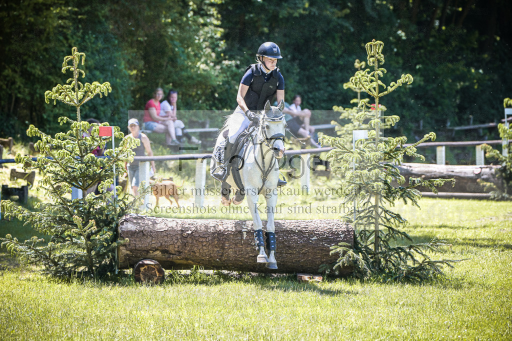DOS_6094 | Entdecke hochwertige Reitturnierfotos von Foto Oger. Professionell, emotional und authentisch – jetzt Lieblingsmomente im Shop bestellen.Deutschlandweite Turnierfotografie. - Realisiert mit Pictrs.com