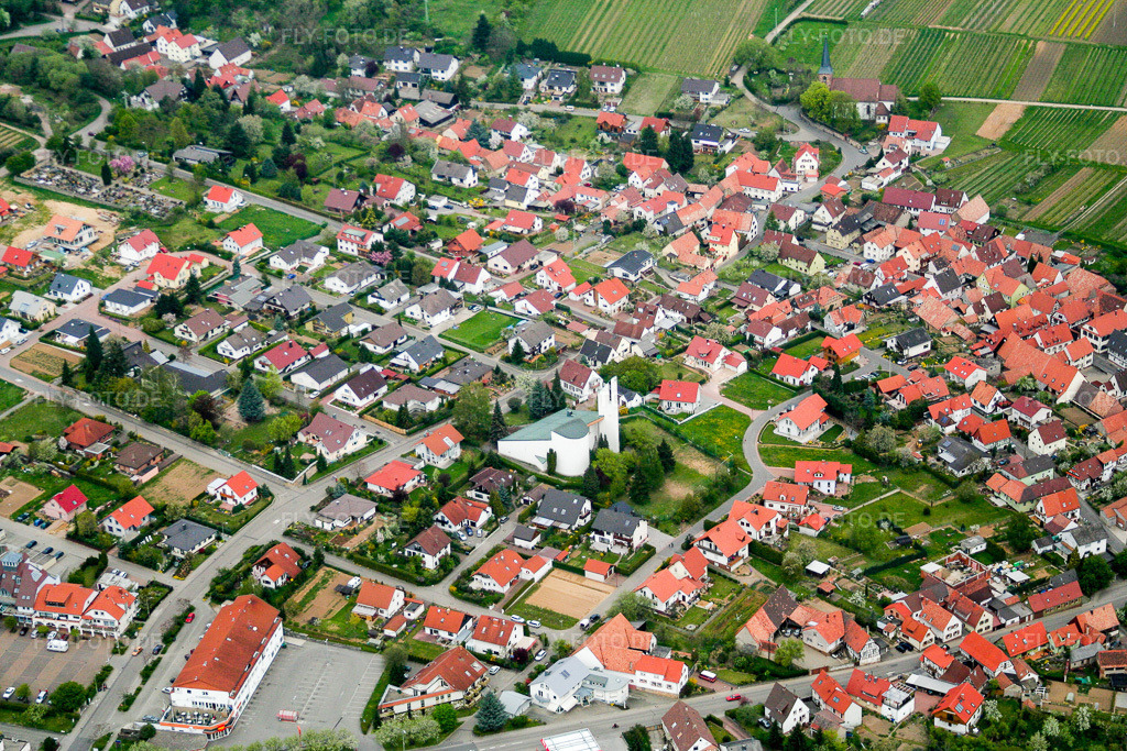 Luftbild: Ortsansicht von Süden im Ortsteil Rechtenbach in Schweigen-Rechtenbach im Bundesland Rheinland-Pfalz in Deutschland. Foto: IMG_1707.jpg vom 01.05.2006 durch Werner Riehm/FLY-FOTO.de