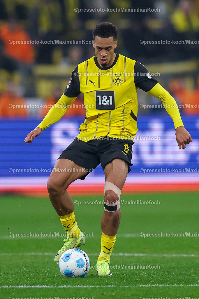 BVB15122402200 | 15.12.2024, Fußball, Borussia Dortmund - TSG 1899 Hoffenheim, 1. Fußball Bundesliga, 14. Spieltag, Signal Iduna Park, Saison 2024 2025: Felix Nmecha (BVB #8)DFB regulations prohibit any use of photographs as image sequences and or quasi-video.