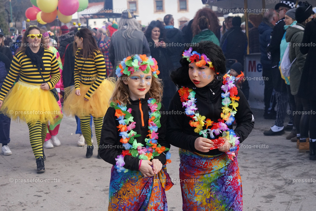 news-2023-Feb11-Fasching-Weissenbach-DSC02021 | Info aus dem Bezirk Reutte/Ausserfern Tirol sowie eine umfangreiche Bilddatenbank über die gesamte Region: Lechtal, Talkessel Reutte, Tannheimertal, Zwischentoren. Lech, Plansee, Zugspitze, Grenztunnel, B179, Fernpassstraße, Verkehr, Lawinen, Tradition, - Realisiert mit Pictrs.com