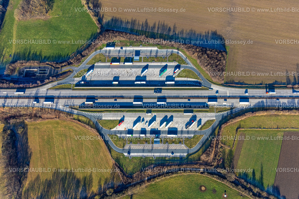 Soest260103577 | Luftbild, Rastplatz Ostönner Grund und Röllingser Graben an der Autobahn A44, LKW Parkplatz Straßenverkehr, Müllingsen, Soest, Südwestfalen, Nordrhein-Westfalen, Deutschland