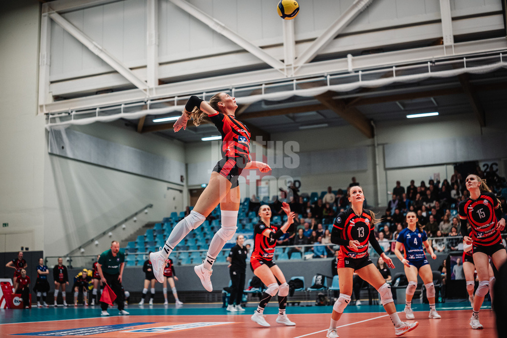 Volleyball | Frauen | Saison 2025/2026 | Volleyball Bundesliga | ETV Hamburger Volksbank Volleys vs. VC Wiesbaden | 14.03.2026 | Lina Köster (#3, ETV Hamburger Volksbank Volleys) beim Angriff