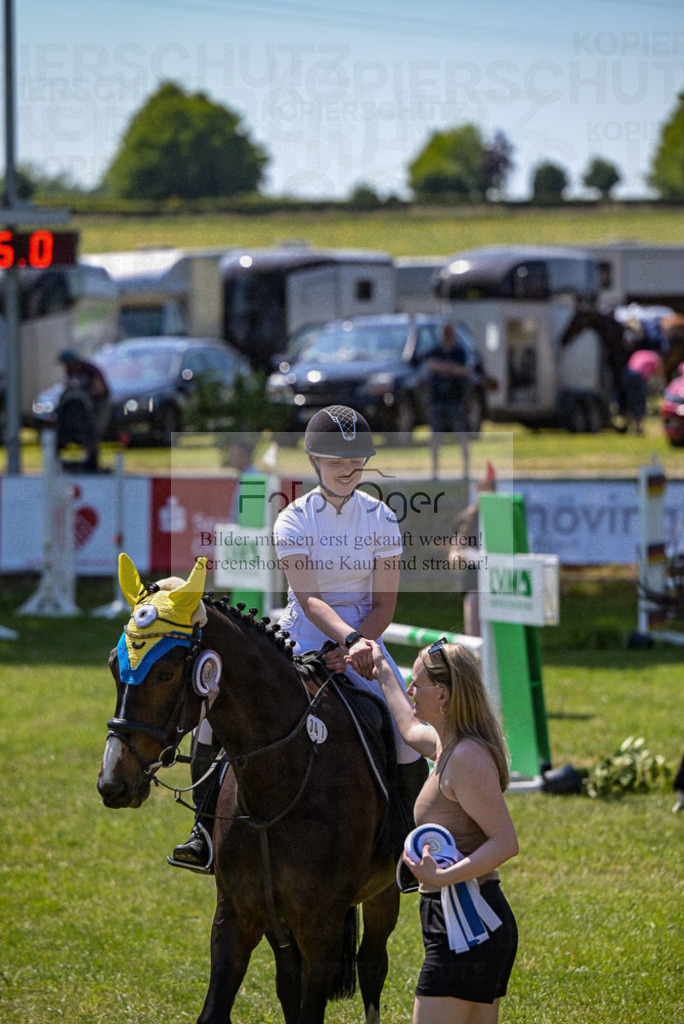Reitturnier Voxtrup | Entdecke hochwertige Reitturnierfotos von Foto Oger. Professionell, emotional und authentisch – jetzt Lieblingsmomente im Shop bestellen.Deutschlandweite Turnierfotografie. - Realisiert mit Pictrs.com
