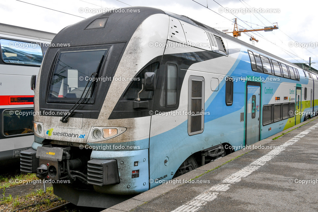 Deutschland_ Baden-Wuerttemberg_ Stuttgart_ 26.04.2025-4 | 26.04.2025, Deutschland, GER, Baden-Wuerttemberg, Stuttgart, im Bild Themenbild, Stadtansichten, Westbahn, Eisenbahn, Zug, Bahnhof, Hauptbahnhof, Schriftzug, Logo, Lok, Feature, Symbolbild