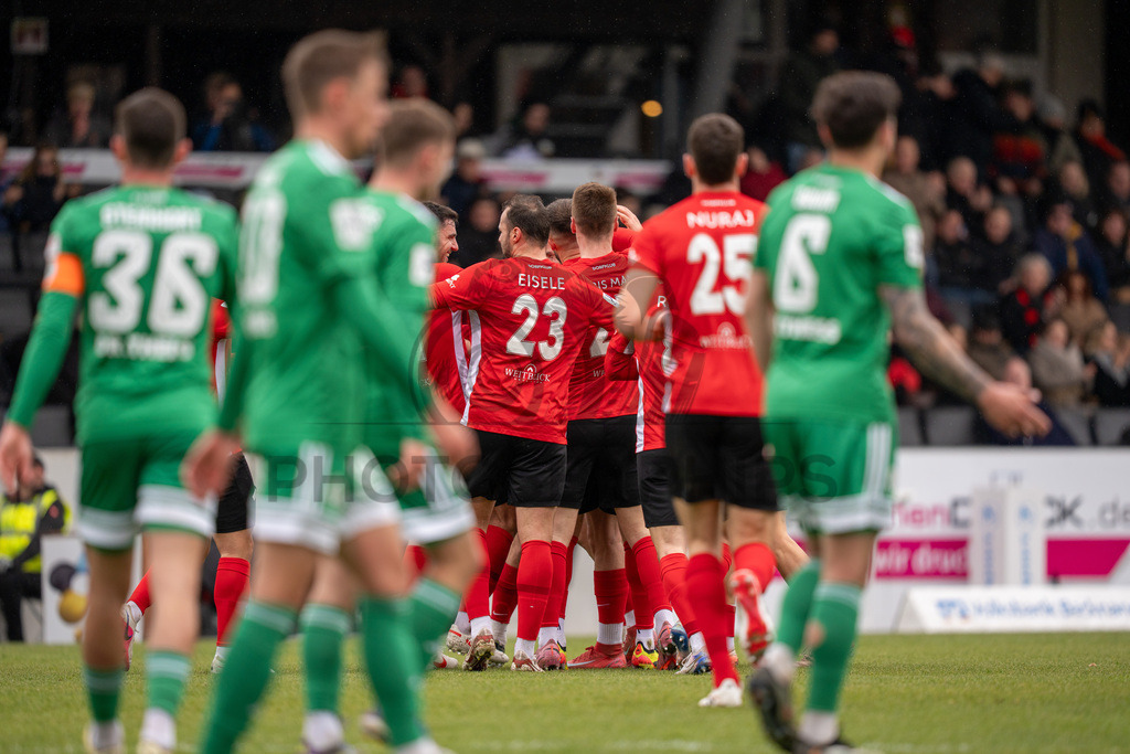SG Sonnenhof Grossaspach vs. FC 08 Homburg, Fussball, Regionalliga Suedwest, 26. Spieltag, 28.03.2026 | Kollektiver Torjubel nach dem Treffer zum 1:0 durch Antonis Aidonis (SG Sonnenhof Grossaspach, #15),SG Sonnenhof Grossaspach vs. FC 08 Homburg, Fussball, Regionalliga Suedwest, 26. Spieltag, 28.03.2026