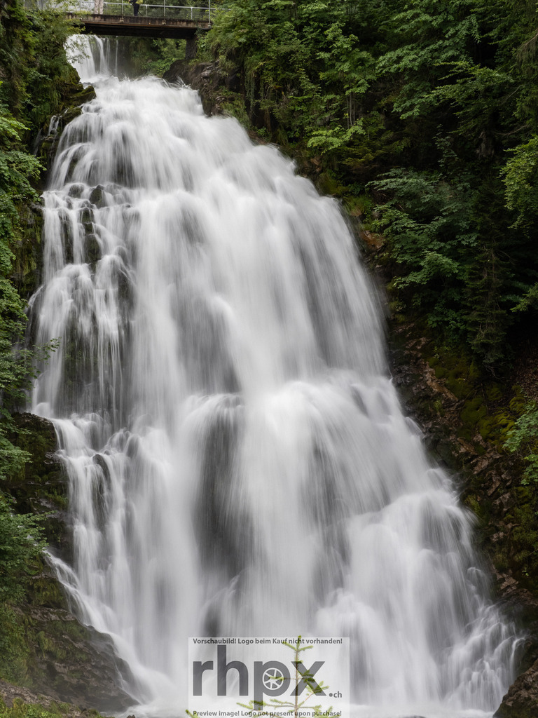 Giessbach Wasserfall | Stimmungsvolle Fotokunst aus Luzern. Erlebe den Pilatus, den See und die Stadt Luzern in exklusiven Aufnahmen in der Fotogalerie & Shop. - Realisiert mit Pictrs.com