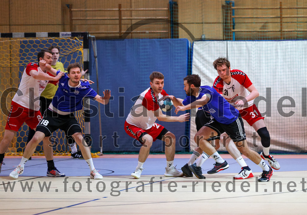 2022-10-08_026_SpVgg_Altenerding_gegen_ASV_Dachau | Erding, Deutschland, 08.10.2022:
Handball, Bezirksoberliga Männer 2022 / 2023, 4. Spieltag, SpVgg Altenerding gegen ASV Dachau, Endergebnis: 23:23

Moritz Deichl (ASV Dachau, #18), Severin Lößl (SpVgg Altenerding, #21), Ludwig Streller (ASV Dachau, #27), Niklas Fleps (SpVgg Altenerding, #31)

Foto: Christian Riedel / fotografie-riedel.net