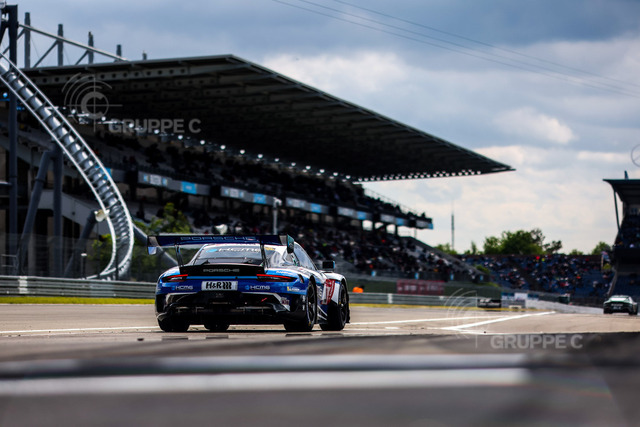 07687 | Porsche 911 GT3 R, KCMG (#18), Dennis Olsen (N), Josh Burdon (AUS), Nick Tandy (GB), Earl Bamber (NZ) - Realisiert mit Pictrs.com